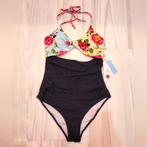 NWT Cupshe Sizes S & M Black Floral Twist Swimsuit